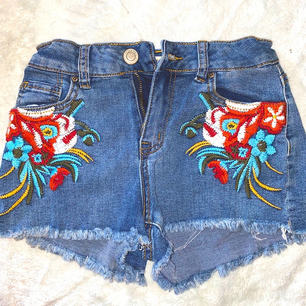 Flower Design Jean Shorts